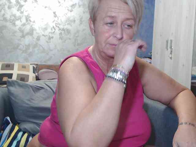 LovePinkLilli webcam