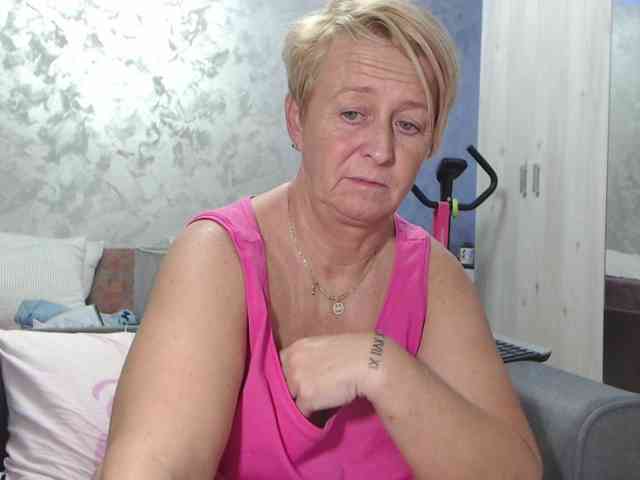 LovePinkLilli webcam