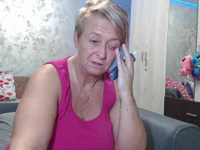 LovePinkLilli webcam