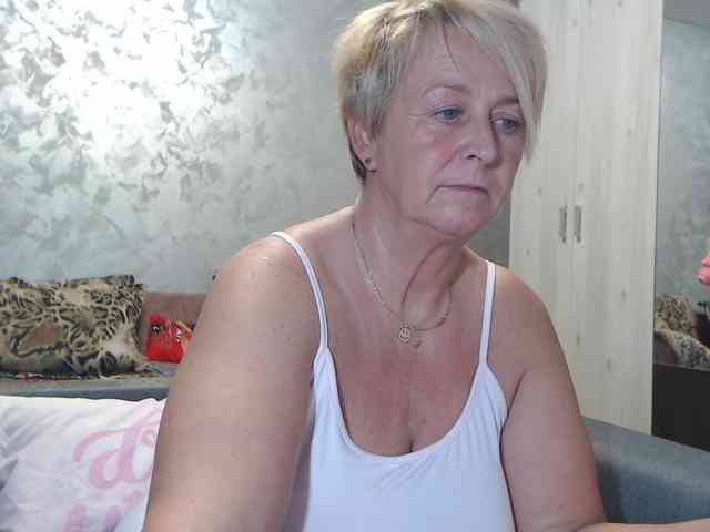 LovePinkLilli webcam