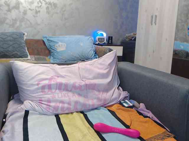 LovePinkLilli webcam