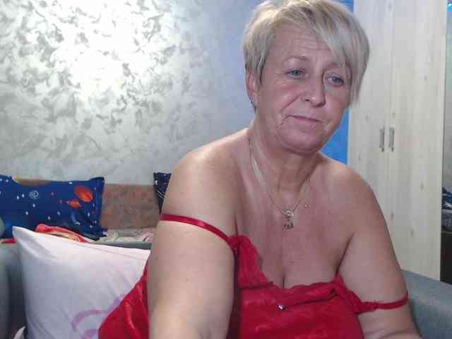 LovePinkLilli webcam