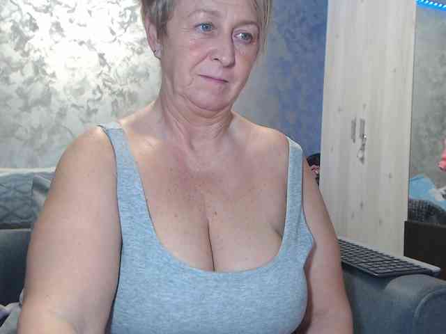 LovePinkLilli webcam