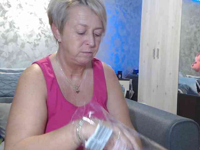 LovePinkLilli webcam