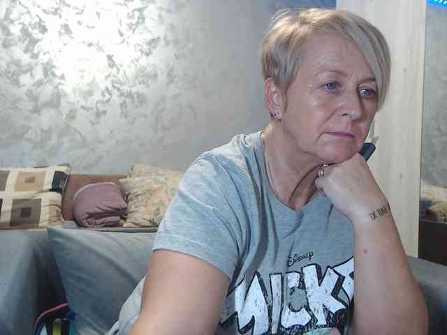 LovePinkLilli webcam