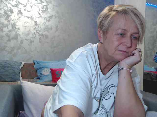 LovePinkLilli webcam