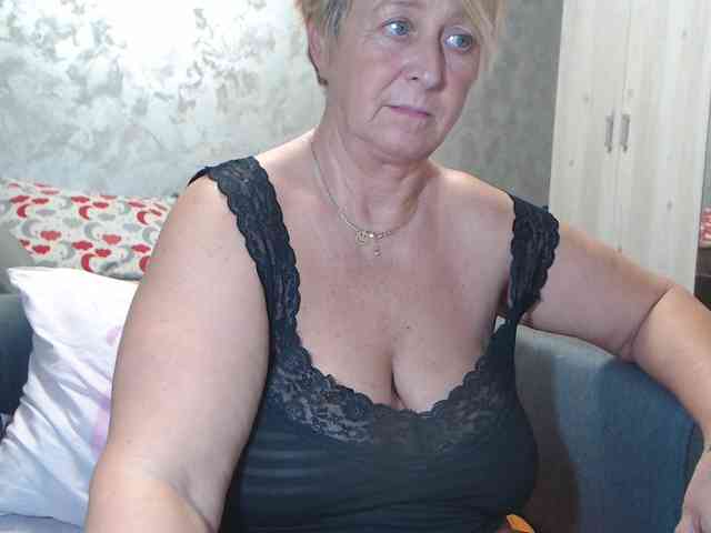 LovePinkLilli webcam