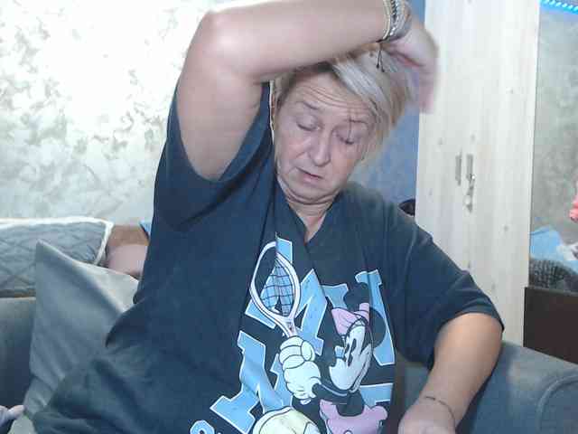 LovePinkLilli webcam