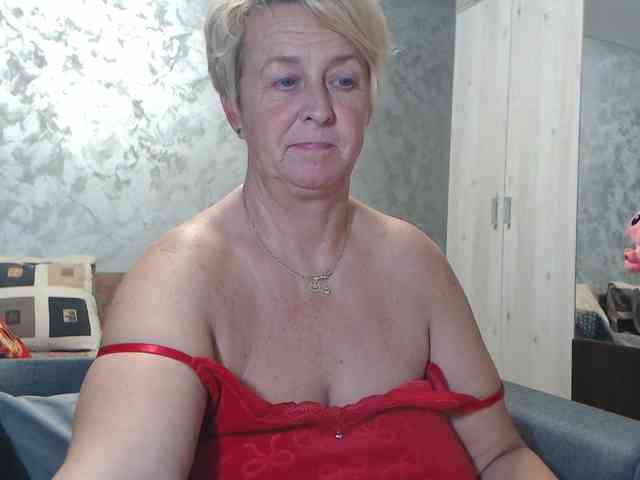 LovePinkLilli webcam