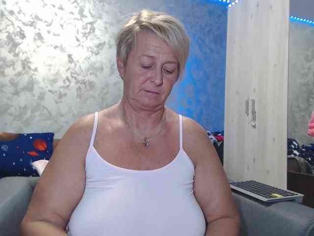 LovePinkLilli webcam