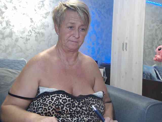 LovePinkLilli webcam