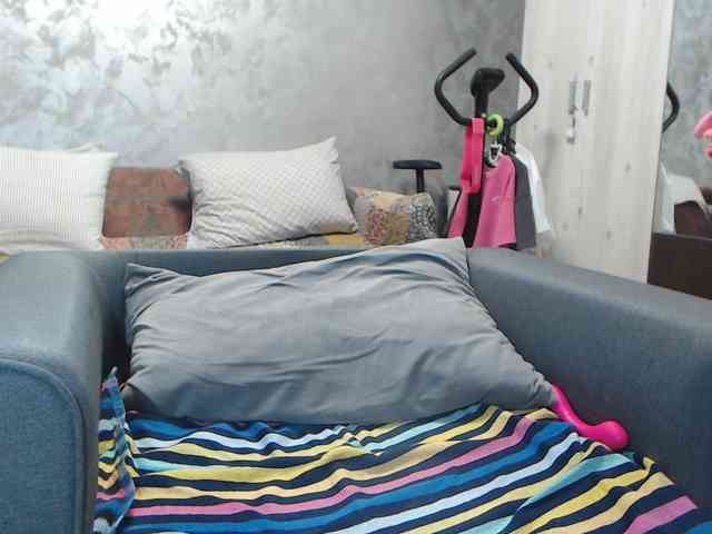 LovePinkLilli webcam