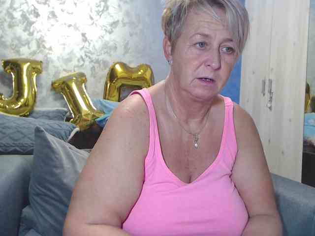 LovePinkLilli webcam