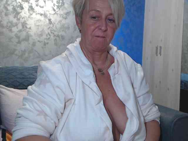 LovePinkLilli webcam