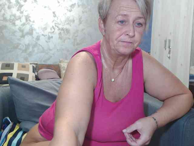 LovePinkLilli webcam