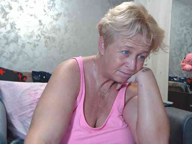 LovePinkLilli webcam