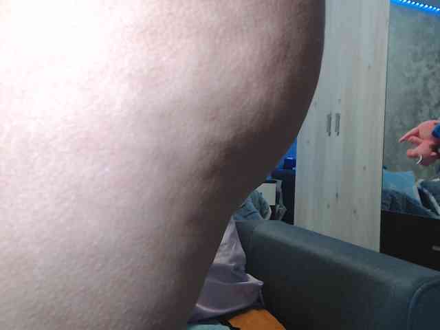 LovePinkLilli webcam