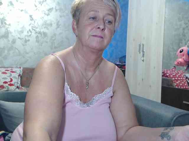 LovePinkLilli webcam