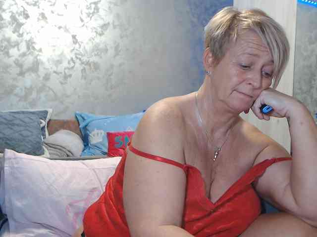 LovePinkLilli webcam