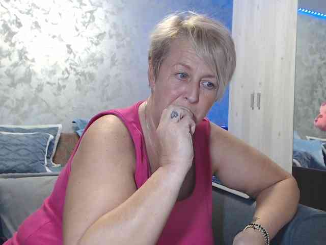 LovePinkLilli webcam