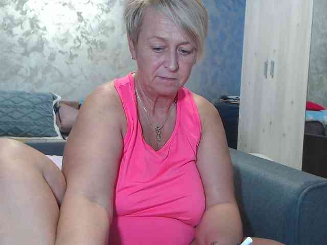 LovePinkLilli webcam