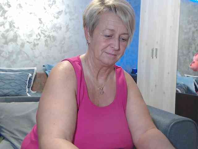 LovePinkLilli webcam