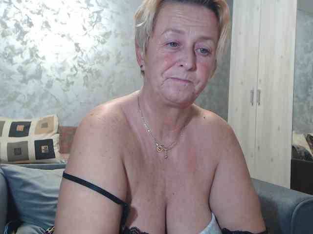 LovePinkLilli webcam