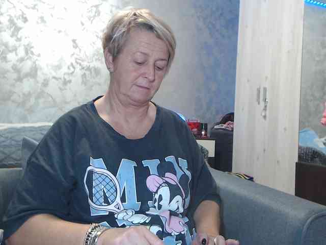 LovePinkLilli webcam