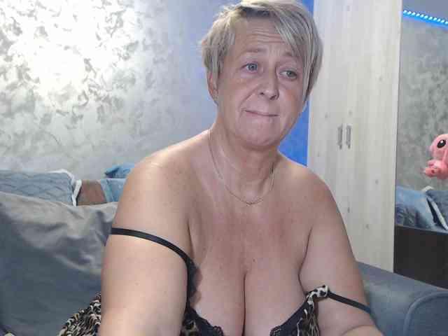 LovePinkLilli webcam