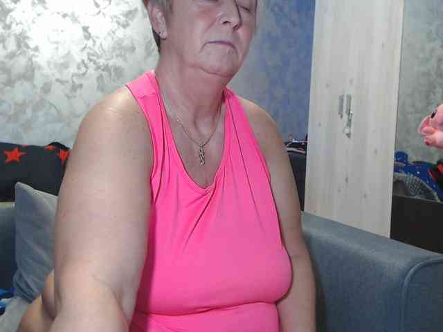 LovePinkLilli webcam