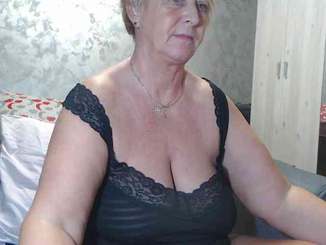 LovePinkLilli webcam