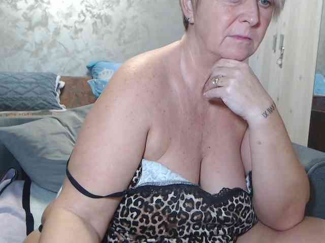 LovePinkLilli webcam