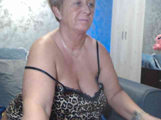 LovePinkLilli webcam