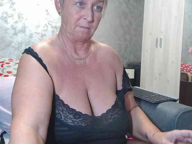 LovePinkLilli webcam