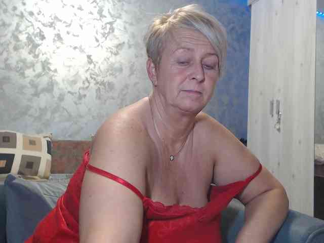 LovePinkLilli webcam