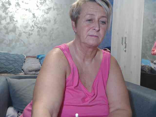 LovePinkLilli webcam