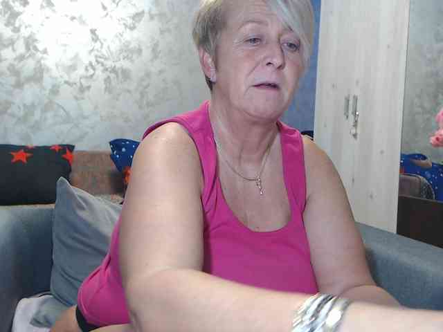 LovePinkLilli webcam