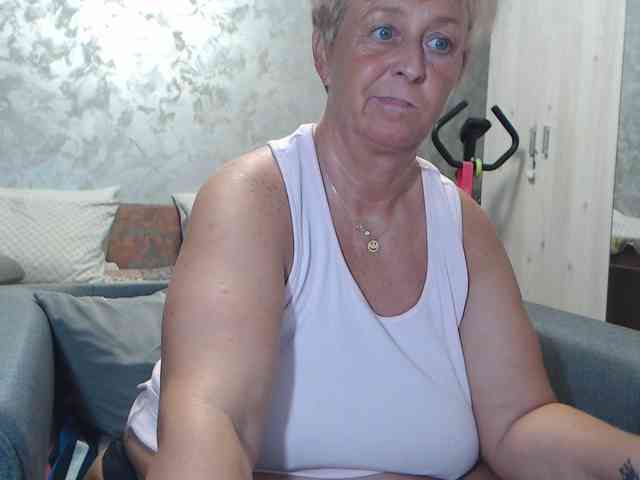 LovePinkLilli webcam