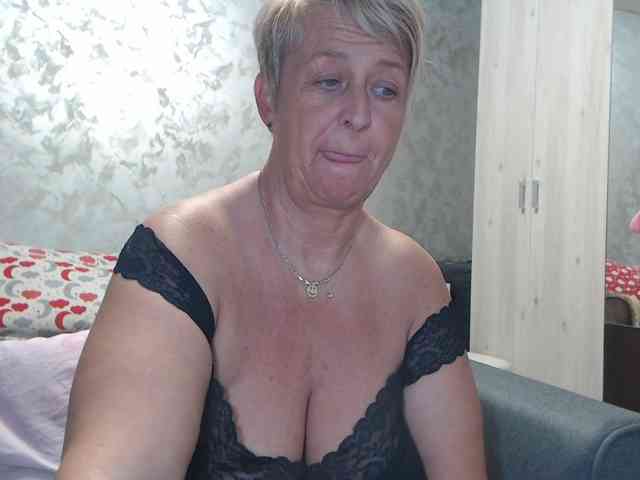 LovePinkLilli webcam