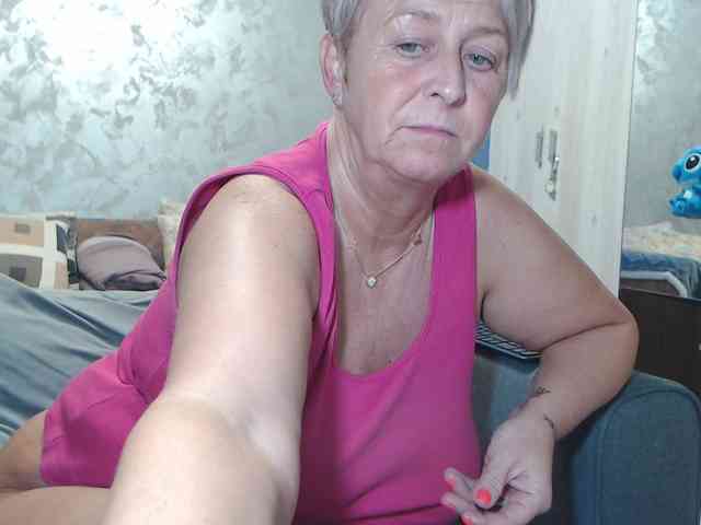 LovePinkLilli webcam