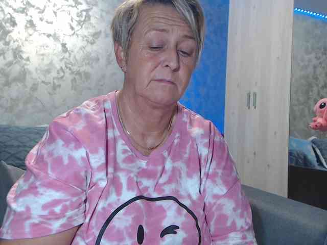 LovePinkLilli webcam