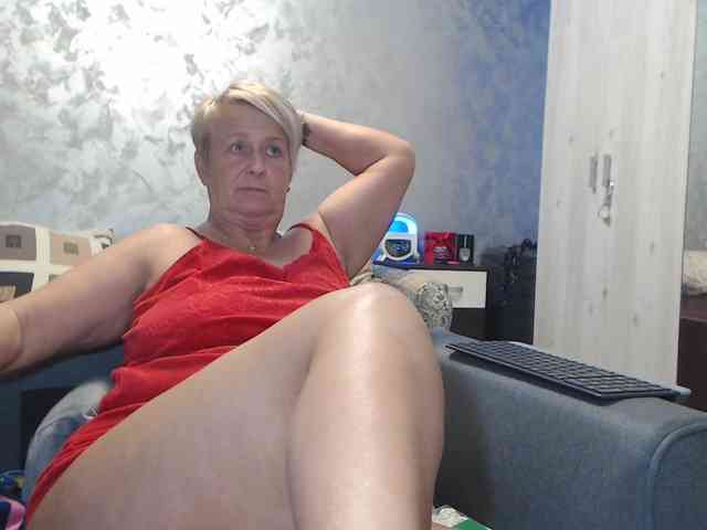 LovePinkLilli webcam