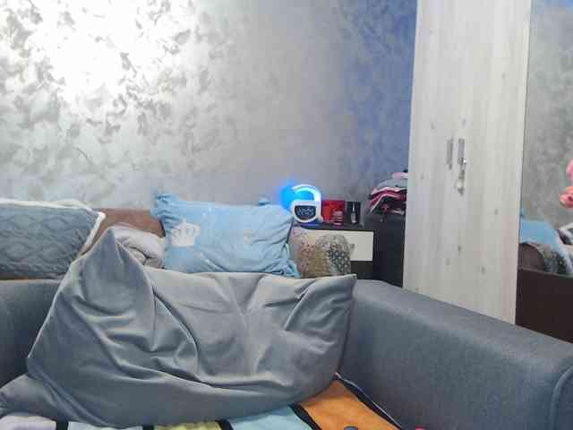 LovePinkLilli webcam