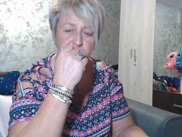 LovePinkLilli webcam