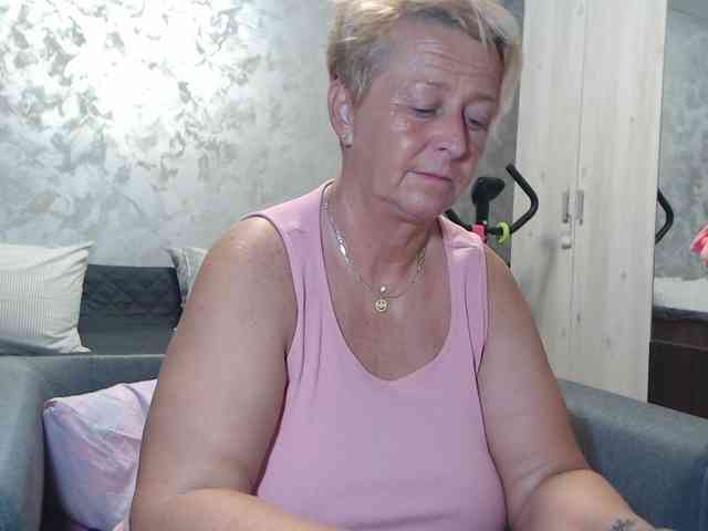 LovePinkLilli webcam