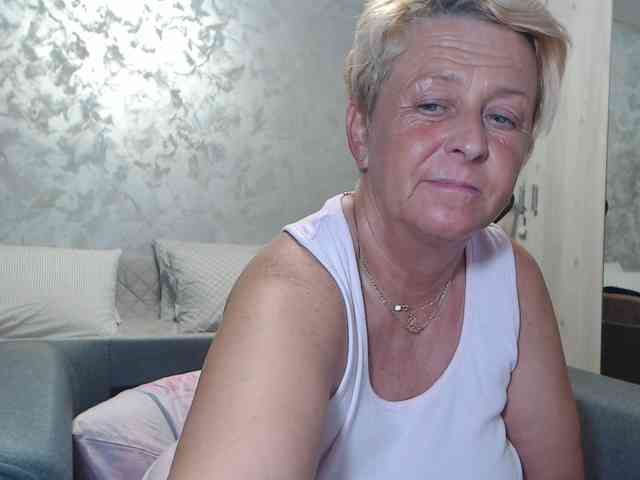 LovePinkLilli webcam