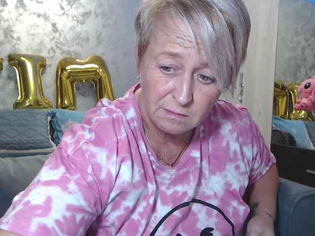 LovePinkLilli webcam