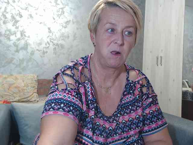 LovePinkLilli webcam