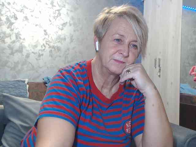 LovePinkLilli webcam