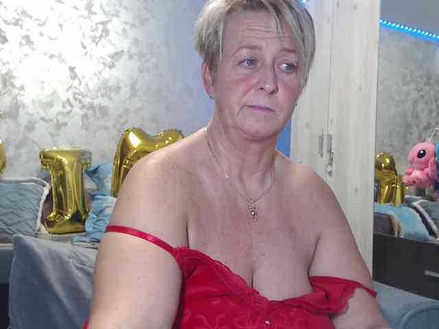 LovePinkLilli webcam